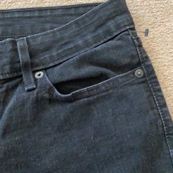 Levi’s Skinny Leg Jeans in Black - Picture 6 of 9